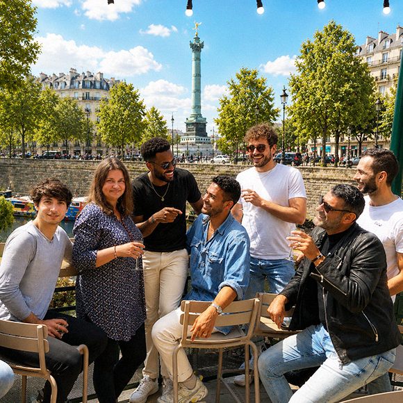 L'équipe Doctor Love en terrasse à Bastille